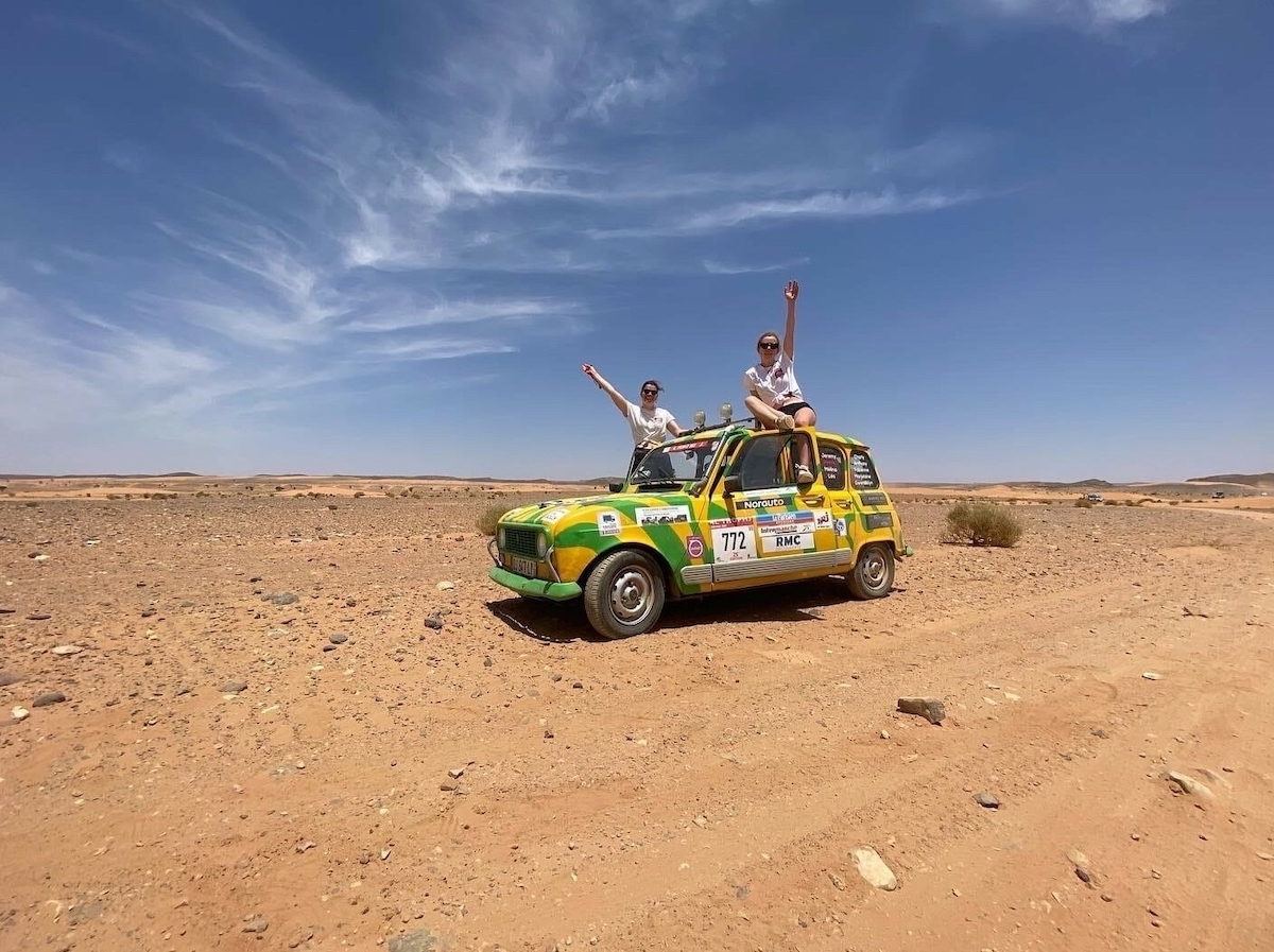 4L Trophy 2022: la R 4 diMélanie e Harmony protagonista del Raid Solidale