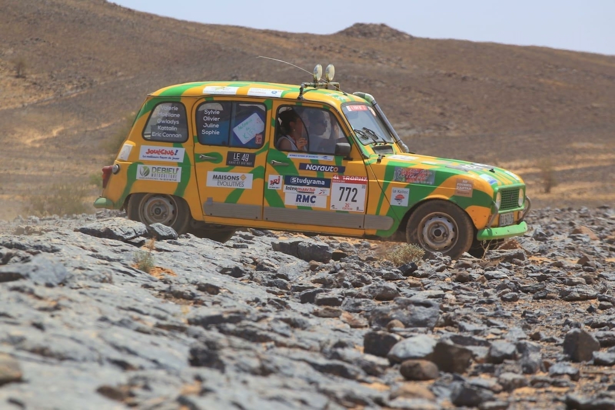 4L Trophy 2022: la R 4 diMélanie e Harmony protagonista del Raid Solidale
