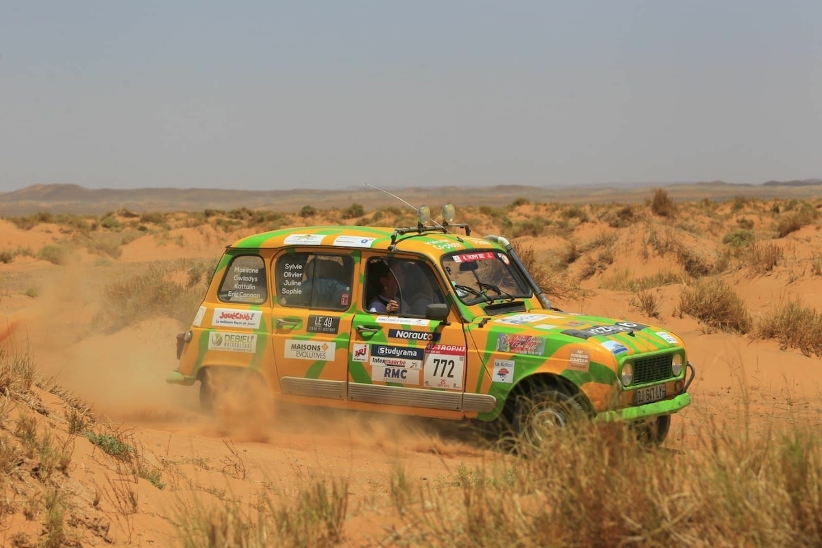 4L Trophy 2022: la R 4 diMélanie e Harmony protagonista del Raid Solidale
