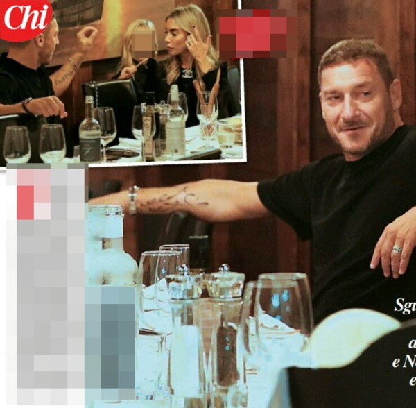 Francesco Totti e Noemi Bocchi: il primo bacio alla luce del sole. FOTO Francesco Totti e Noemi Bocchi: il primo bacio alla luce del sole. FOTO