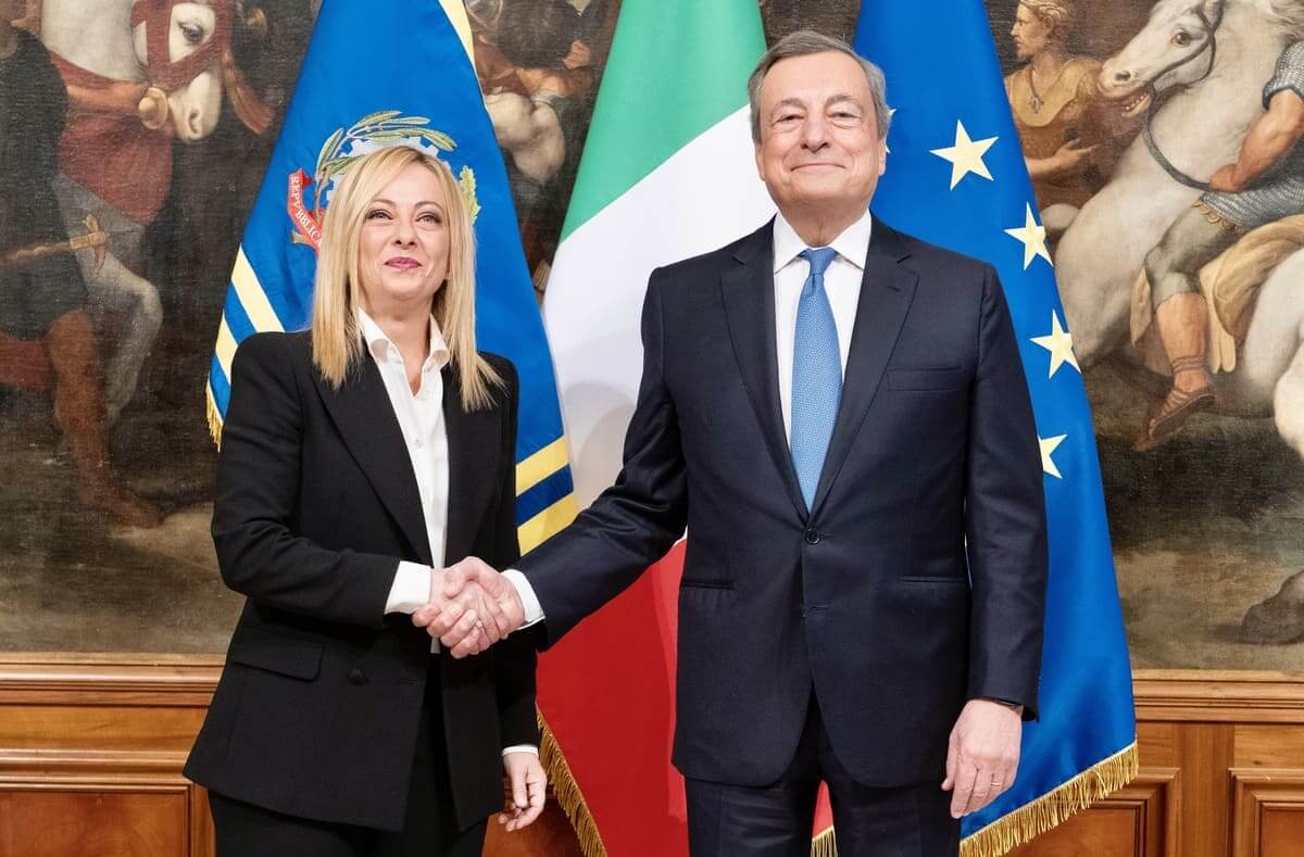 Draghi via, ecco Meloni. Chi preferisci come premier? Sondaggio: vota Draghi via, ecco Meloni. Chi preferisci come premier? Sondaggio: vota