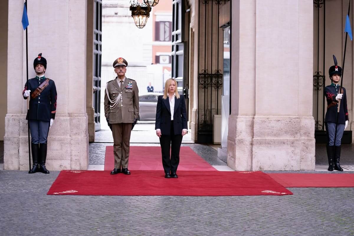 Draghi via, ecco Meloni. Chi preferisci come premier? Sondaggio: vota Draghi via, ecco Meloni. Chi preferisci come premier? Sondaggio: vota