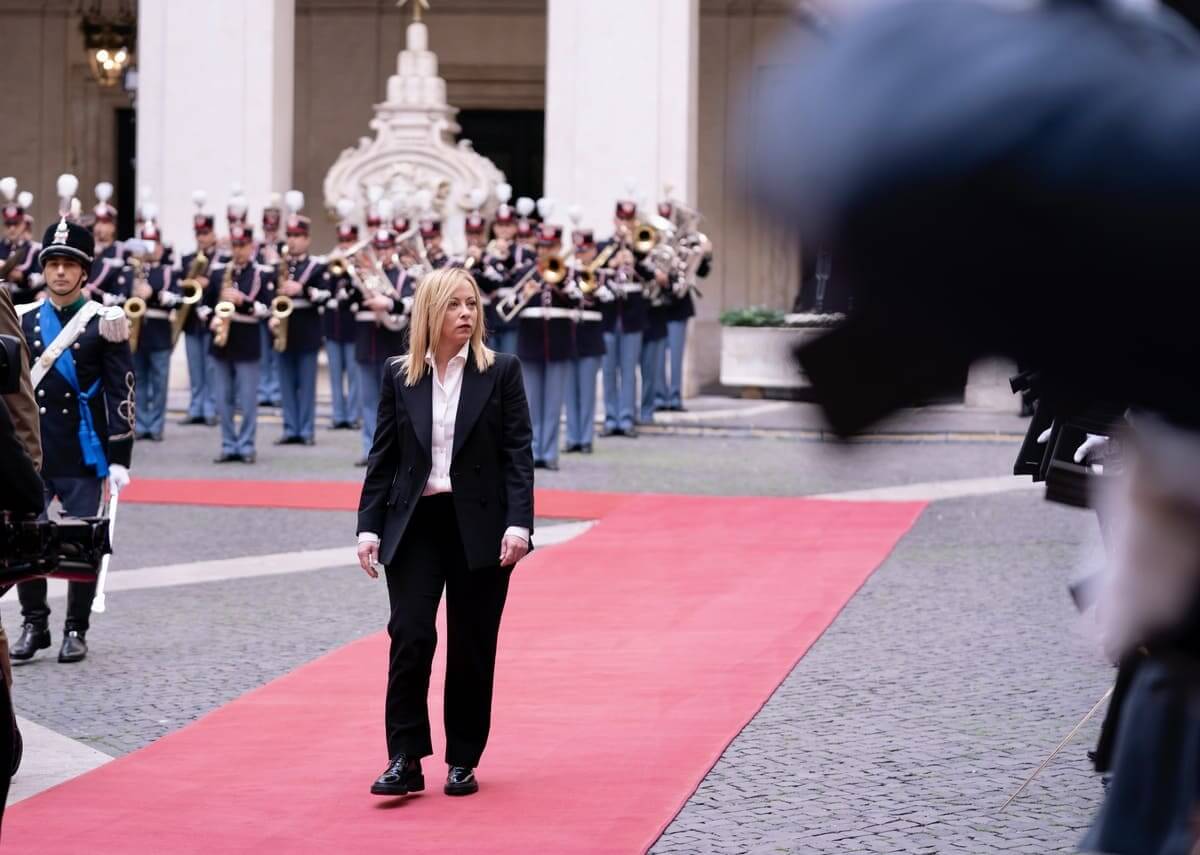 Draghi via, ecco Meloni. Chi preferisci come premier? Sondaggio: vota Draghi via, ecco Meloni. Chi preferisci come premier? Sondaggio: vota