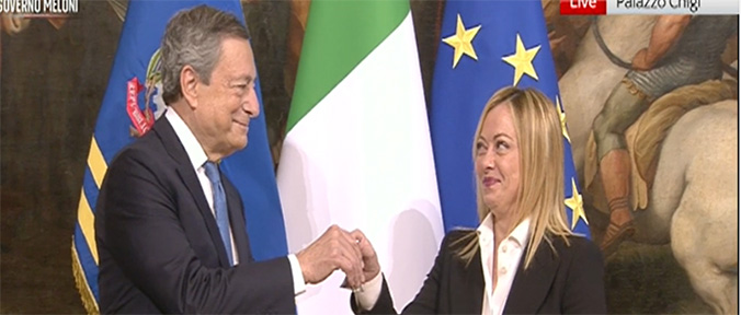 Draghi via, ecco Meloni. Chi preferisci come premier? Sondaggio: vota Draghi via, ecco Meloni. Chi preferisci come premier? Sondaggio: vota