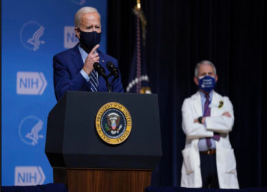 Pandemia, Biden ha censurato con i social giudice USA ordina deposizione Fauci