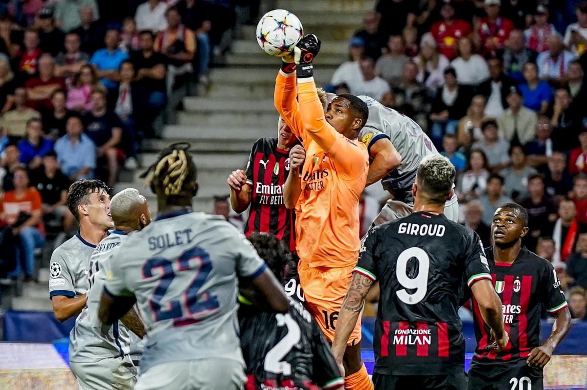 Maignan torna prima di gennaio? Il portiere del Milan ci crede