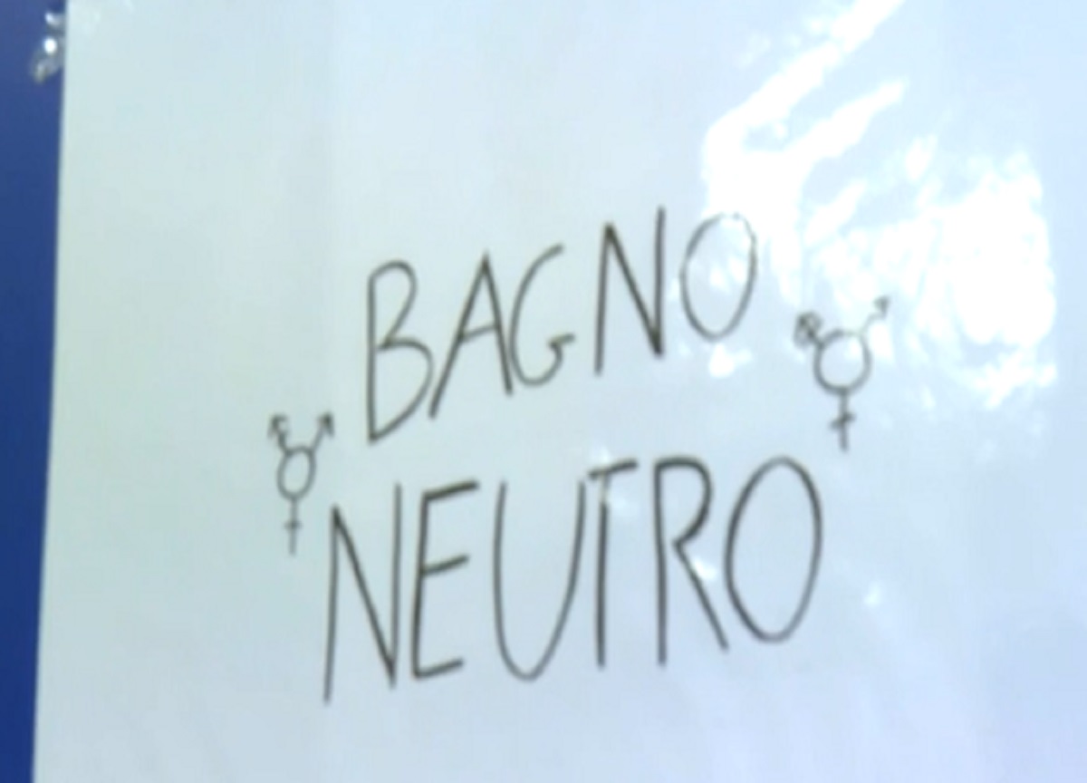 Milano, il liceo Brera ha abolito i bagni maschili e femminili Milano, il liceo Brera ha abolito i bagni maschili e femminili