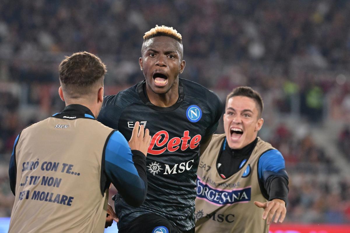 Osimhen sulle orme di Maradona: Napoli da record scudetto. Chelsea su Victor Osimhen sulle orme di Maradona: Napoli da record scudetto. Chelsea su Victor