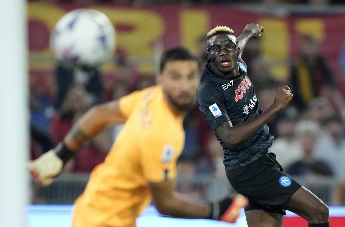 Osimhen sulle orme di Maradona: Napoli da record scudetto. Chelsea su Victor Osimhen sulle orme di Maradona: Napoli da record scudetto. Chelsea su Victor