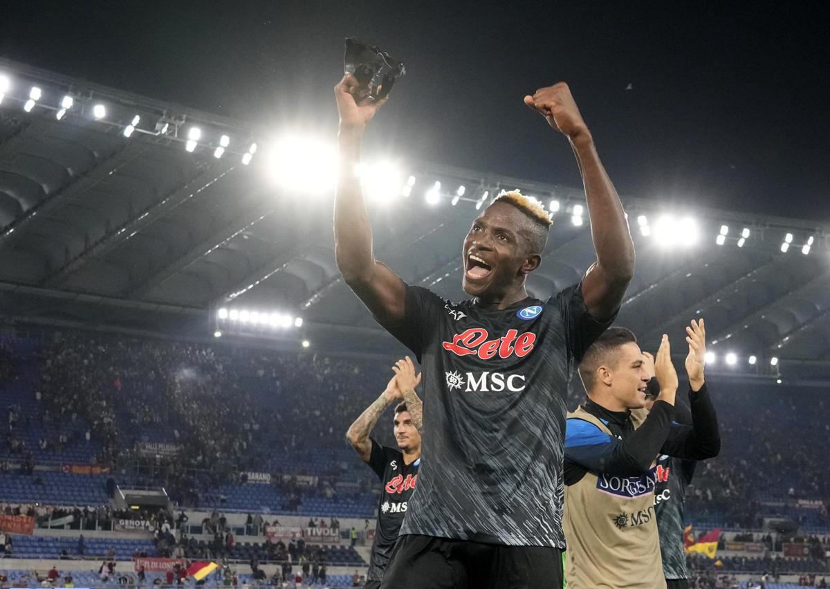 Osimhen sulle orme di Maradona: Napoli da record scudetto. Chelsea su Victor