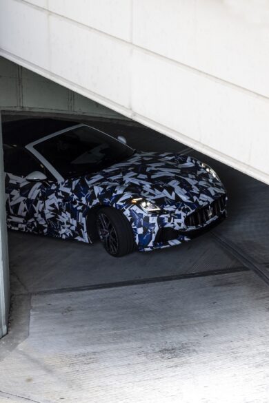 Maserati svela le prime foto della  nuova GranCabrio