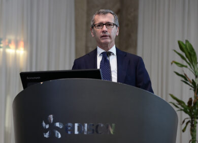 Edf, perdite a doppia cifra nel 2022: Parigi valuta il sacrificio di Edison