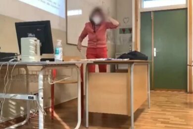 Rovigo studenti sparano in classe a una prof con una pistola ad aria compressa
