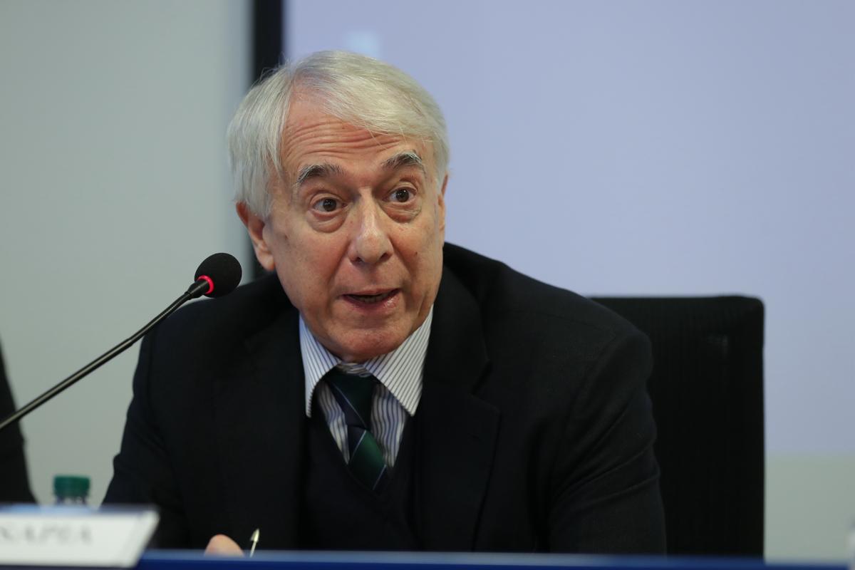 Appello Riace, chiesti 10 anni e 5 mesi per Lucano. Pisapia: “Nessun reato” Appello Riace, chiesti 10 anni e 5 mesi per Lucano. Pisapia: “Nessun reato”