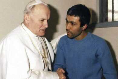 Caso Orlandi, Ali Agca critica la docu-serie di Netflix “Vatican Girl”