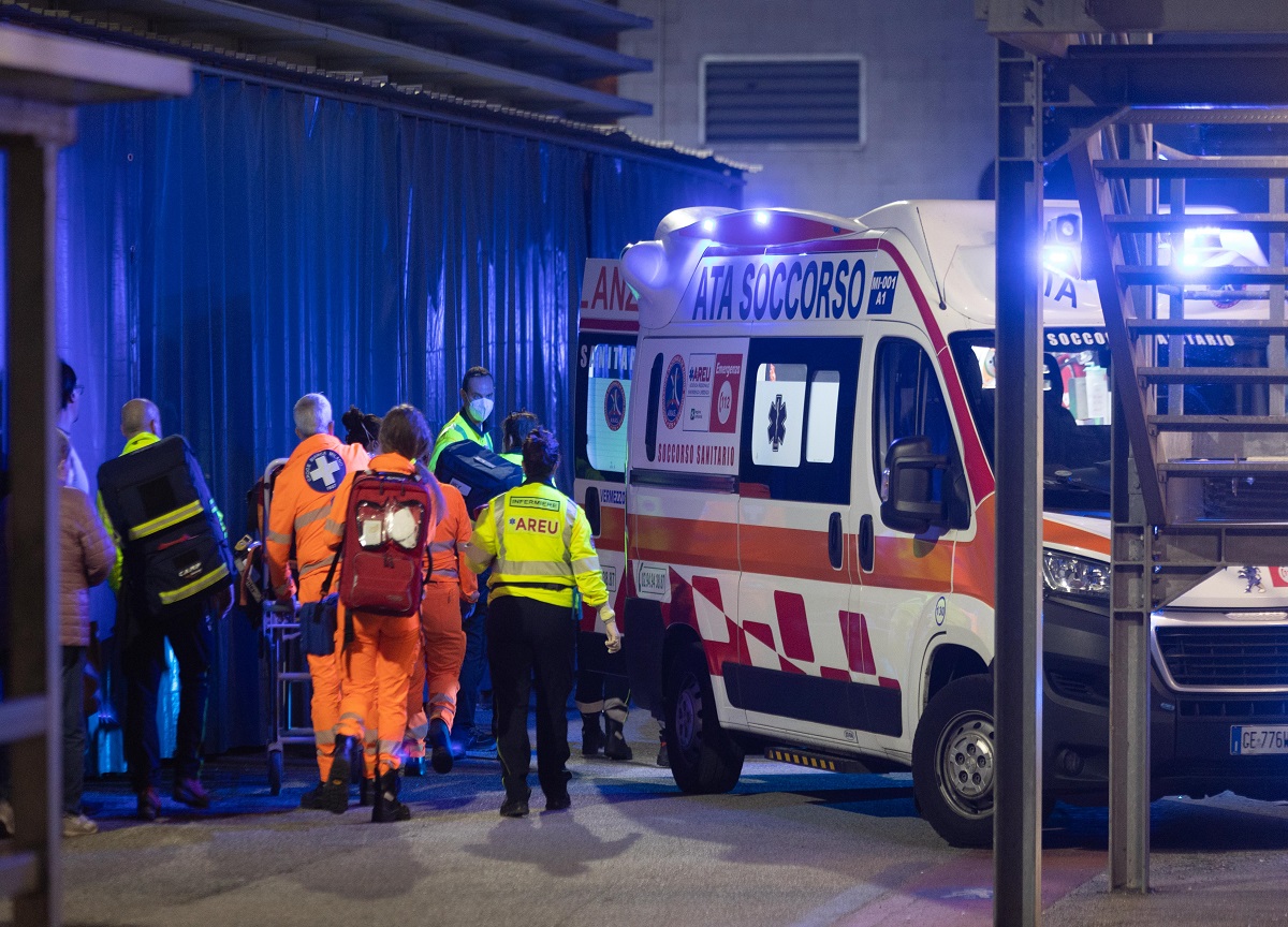 Milano, accoltellamento in un centro commerciale: un morto e 4 feriti. FOTO Milano, accoltellamento in un centro commerciale: un morto e 4 feriti. FOTO