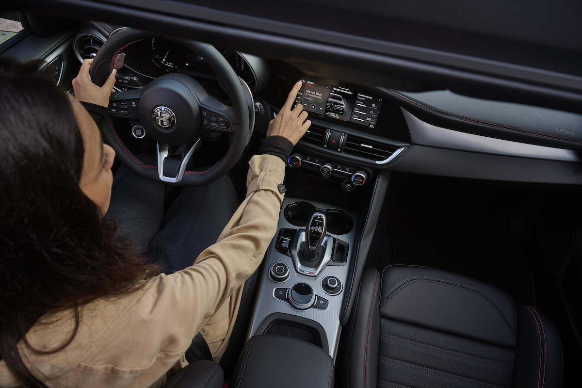 Con le Nuove Giulia e Stelvio debutta la serie speciale “Competizione” Con le Nuove Giulia e Stelvio debutta la serie speciale “Competizione”