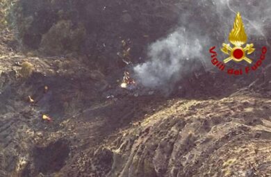 Canadair precipita e si schianta sull’Etna: morti i due piloti a bordo