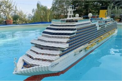 Costruiscono nave gigante con i Lego: “Vogliamo entrare nei record”