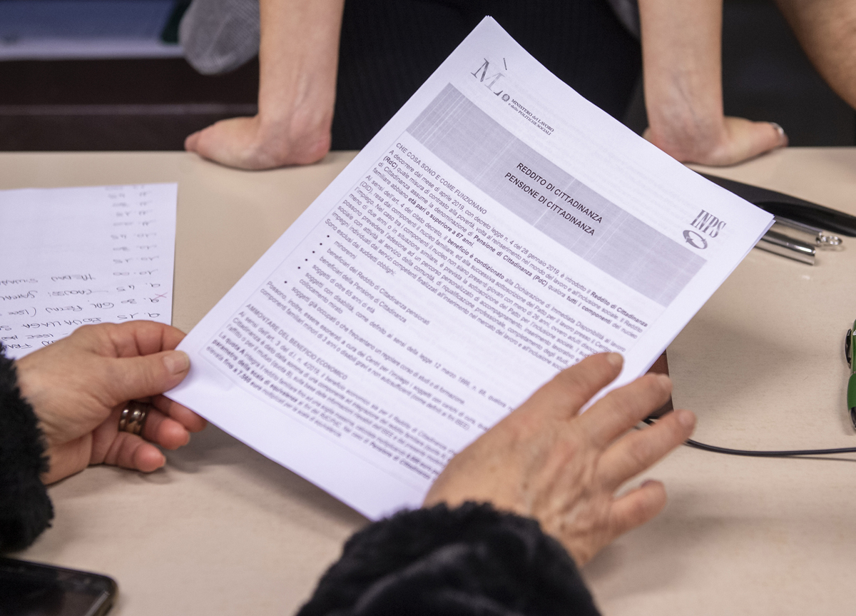 Reddito di cittadinanza: truffa da 8 mln a Cagliari, denunciati 300 stranieri Reddito di cittadinanza: truffa da 8 mln a Cagliari, denunciati 300 stranieri
