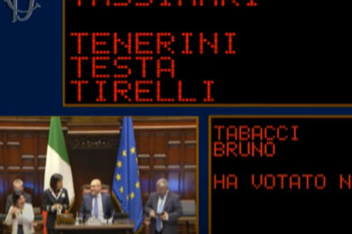 Deputata sbaglia la pronuncia, Fontana: “Con una voce così deliziosa qualsiasi pronuncia va bene”