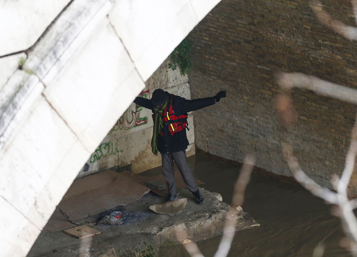 Roma sprofonda nel Sud Italia. Crisi e poveri, come a Napoli, Bari e Palermo Roma sprofonda nel Sud Italia. Crisi e poveri, come a Napoli, Bari e Palermo