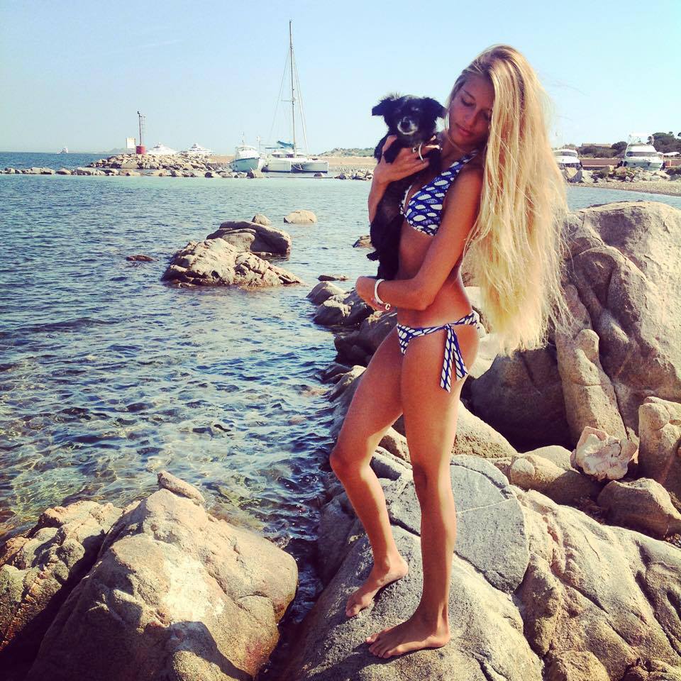 Camilla, 29 anni da Finale Emilia. Affascinante assistente di La Russa