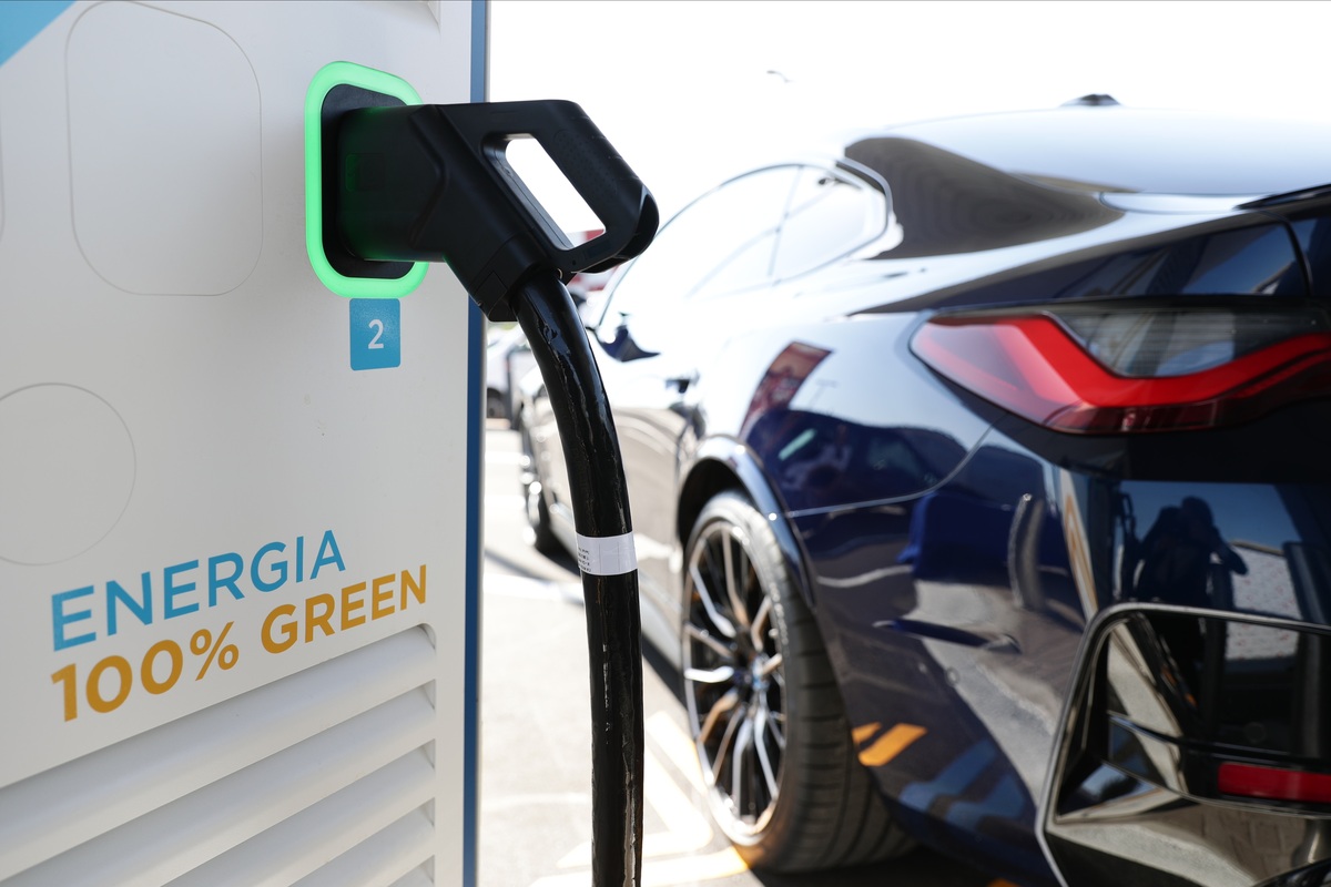 Auto elettrica: 3 italiani su 4 disposti a comprarla entro il prossimo biennio Auto elettrica: 3 italiani su 4 disposti a comprarla entro il prossimo biennio