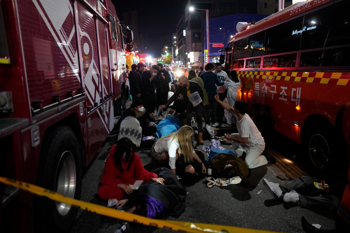 Seul, la strage di Halloween: 156 morti, 133 feriti, centinaia di dispersi Seul, la strage di Halloween: 156 morti, 133 feriti, centinaia di dispersi