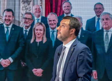 Governo, Rdc nel mirino. Salvini: “Sospendiamolo per 6 mesi”. Tagli alla Naspi