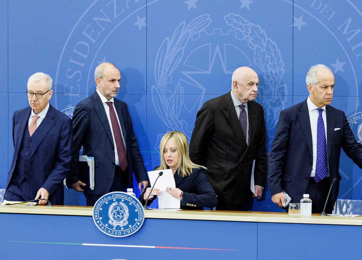 Governo, Rdc nel mirino. Salvini: “Sospendiamolo per 6 mesi”. Tagli alla Naspi