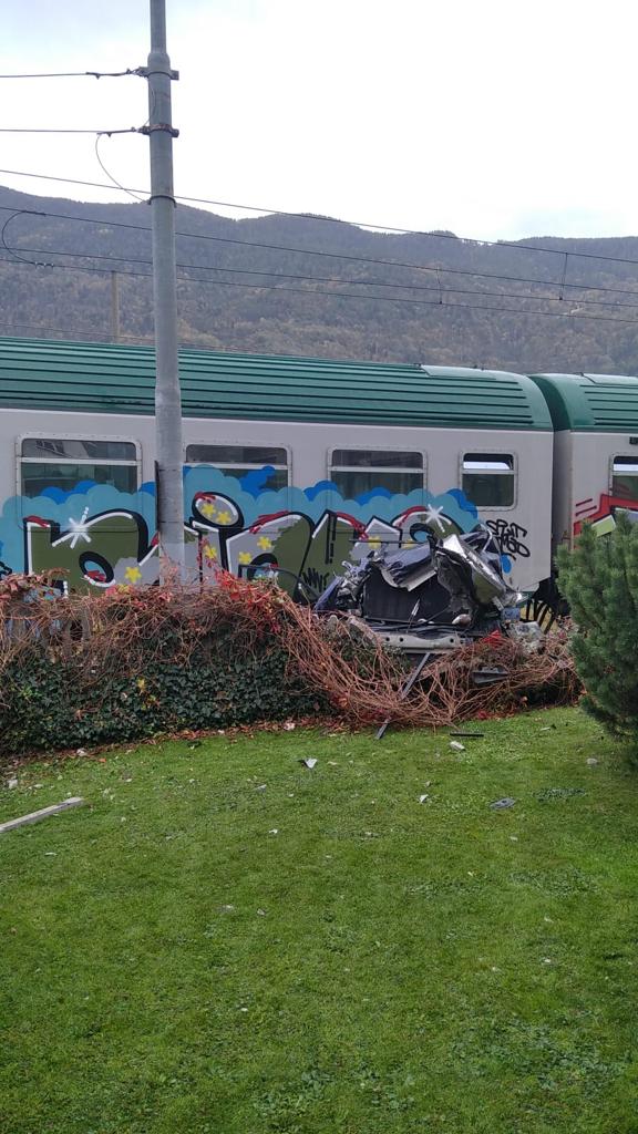 Valtellina, auto centrata da treno in corsa. Un ferito