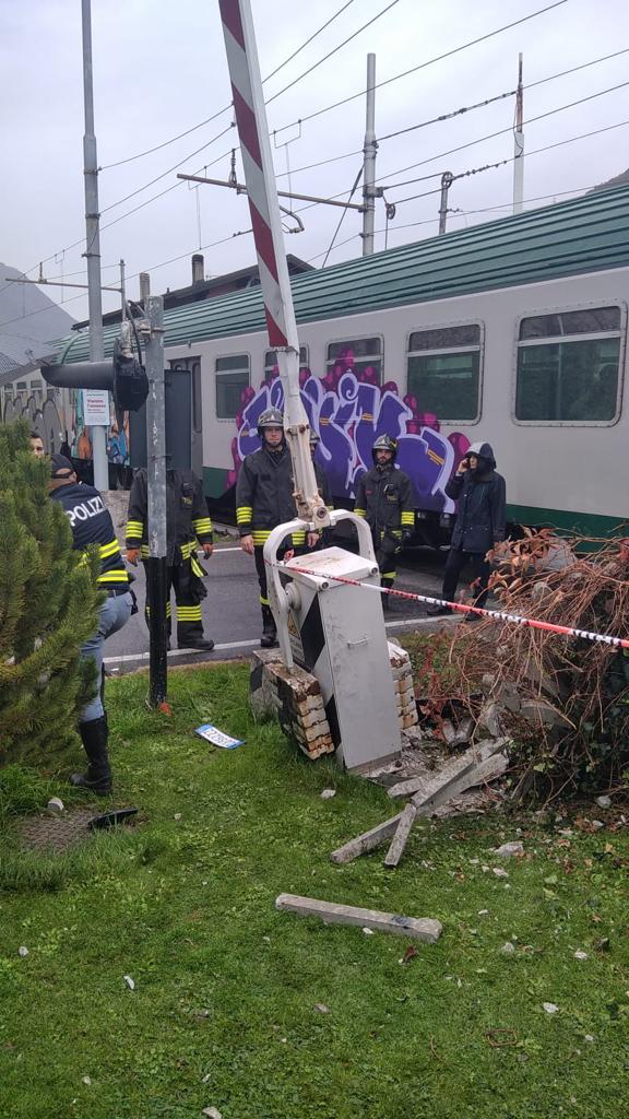 Valtellina, auto centrata da treno in corsa. Un ferito