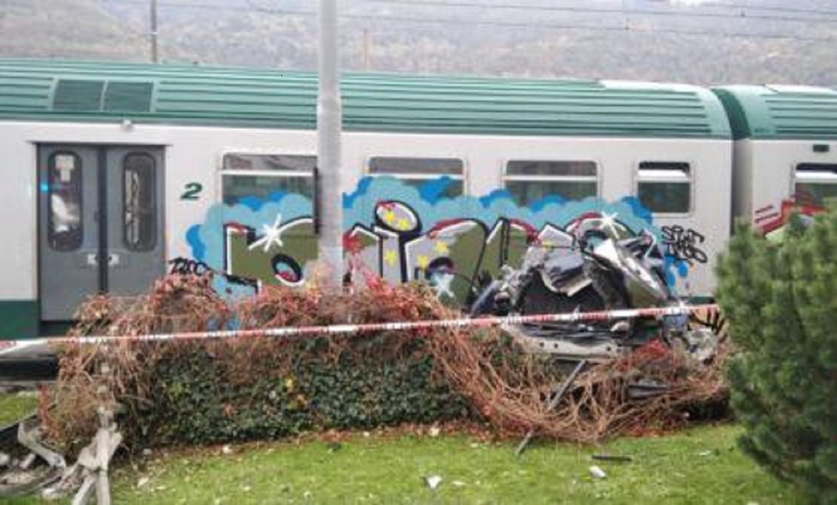 Valtellina, auto centrata da treno in corsa. Un ferito