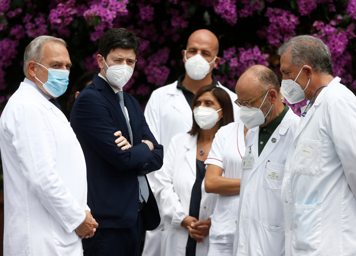 Medici no-vax, il Governo vuole impugnare la legge regionale pugliese Medici no-vax, il Governo vuole impugnare la legge regionale pugliese