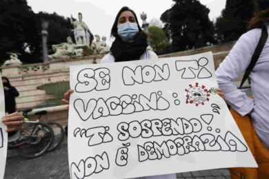 “Torno dai miei pazienti a testa alta. Operazione politica”. Un medico no-vax