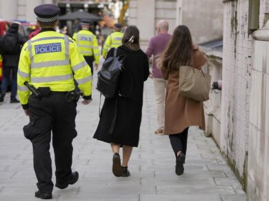 Scandalo nella Polizia inglese: spaccio, rapine, prostituzione e criminalità