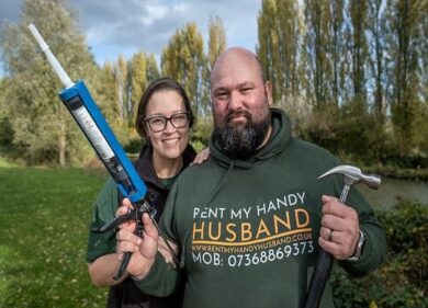 Inghilterra, donna affitta il marito per un’ora a donne sole. È virale