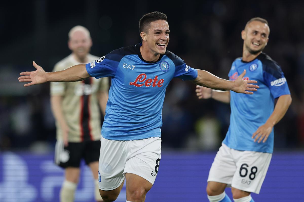 Sorteggio Champions League ottavi, Milan-Inter da incubo. Napoli trema se… Sorteggio Champions League ottavi, Milan-Inter da incubo. Napoli trema se…