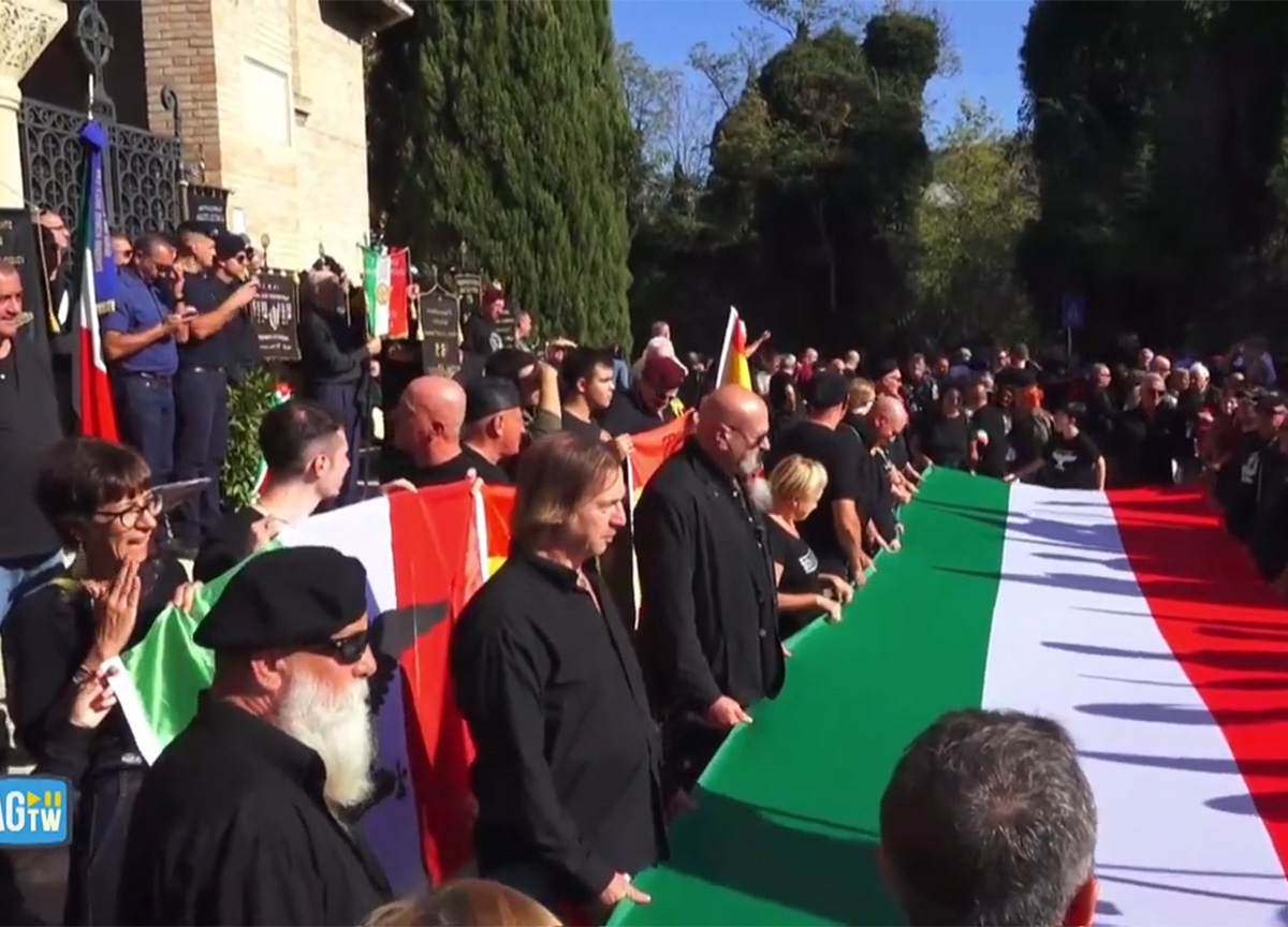 Predappio, Marcia su Roma: 8 indagati per saluti romani e simboli fascisti Predappio, Marcia su Roma: 8 indagati per saluti romani e simboli fascisti