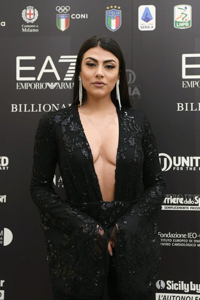 GF Vip, Salemi stupisce Signorini con il mini dress: “Sembri un preservativo” GF Vip, Salemi stupisce Signorini con il mini dress: “Sembri un preservativo”