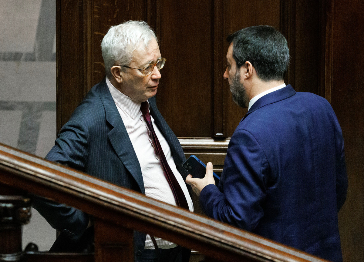 Commissioni, Tremonti verso gli Esteri. Sfida Patuanelli-Boschi per la Rai Commissioni, Tremonti verso gli Esteri. Sfida Patuanelli-Boschi per la Rai