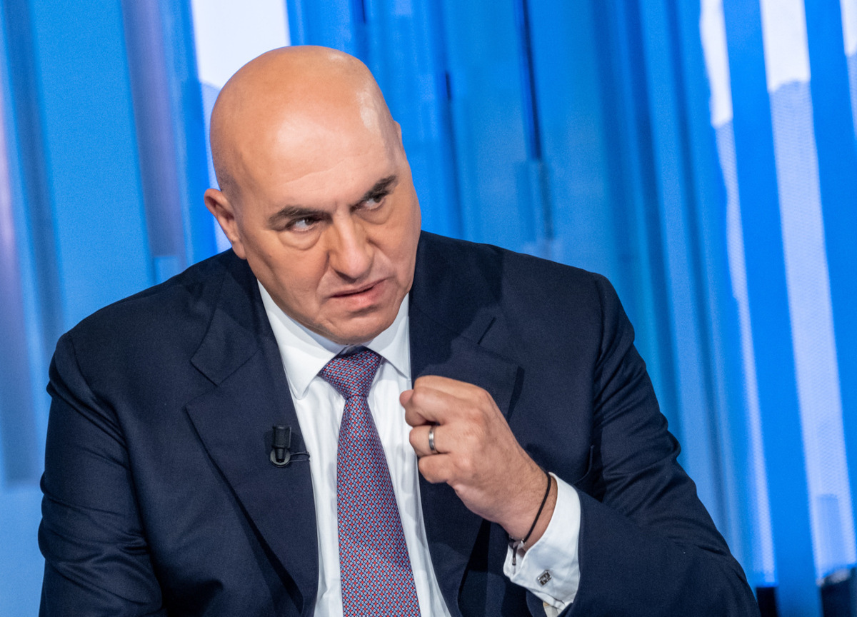 Crosetto: “Sesto pacchetto di armi all’Ucraina? Bisogna tutelare l’aggredito”