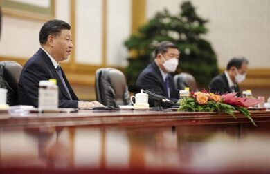 Scholz a Pechino da Xi: “La Cina usi la sua influenza sulla Russia”
