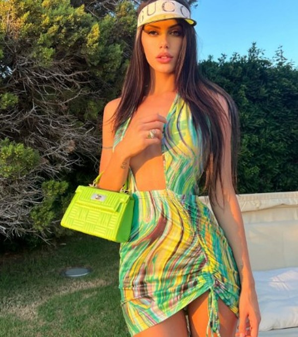 Antonella Fiordelisi, i legali contro Totti: “Autorizzi a pubblicare la chat” Antonella Fiordelisi, i legali contro Totti: “Autorizzi a pubblicare la chat”