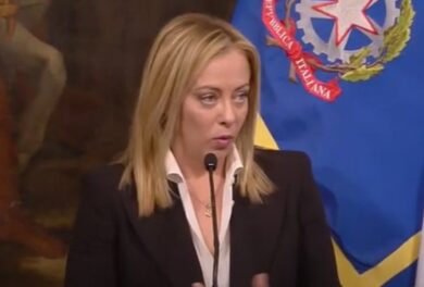 Sondaggi, Fdi sfiora il 30%, Meloni ancora in ascesa: piace a 4 italiani su 10