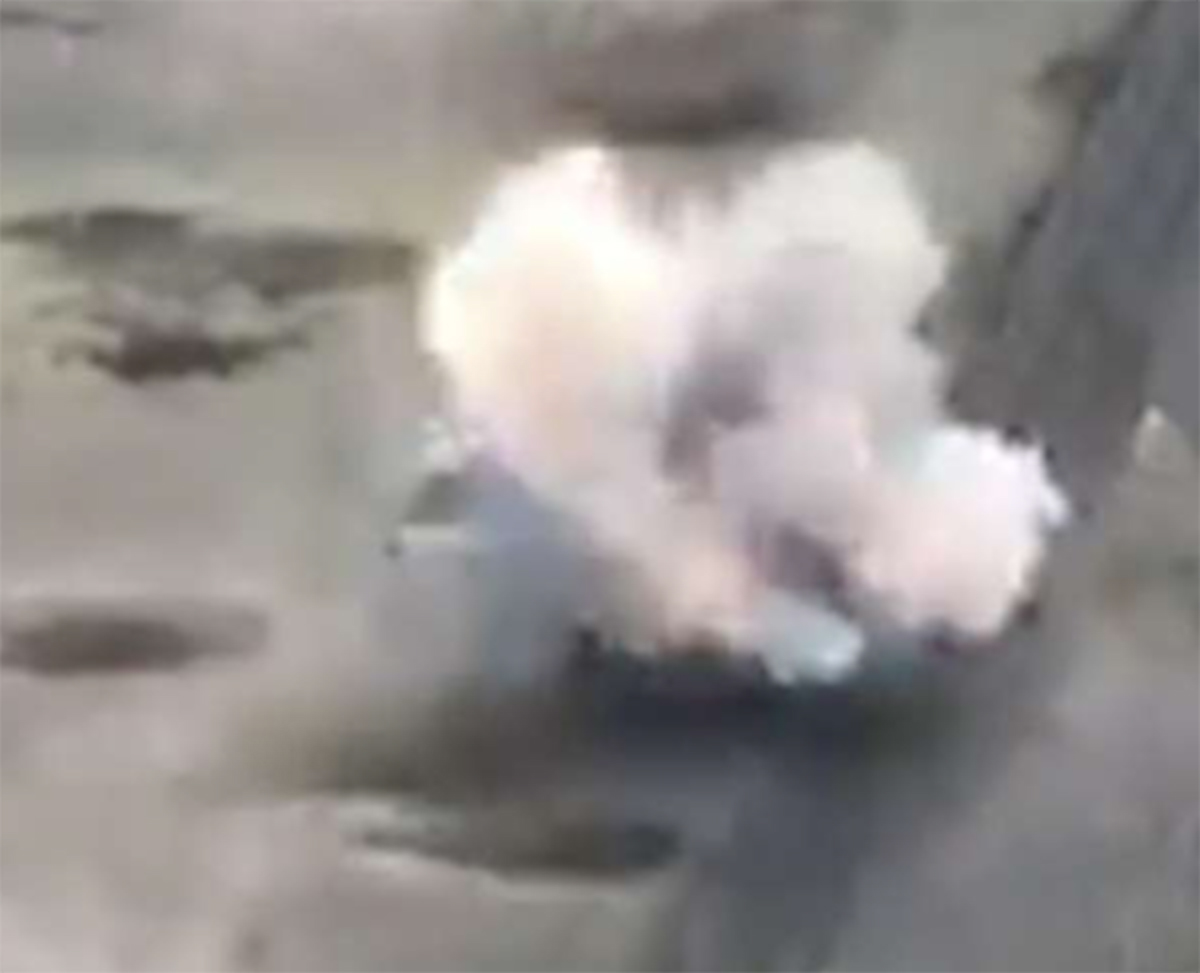 Guerra Russia-Ucraina: artiglieria di Kiev distrugge un carro armato di Putin Guerra Russia-Ucraina: artiglieria di Kiev distrugge un carro armato di Putin