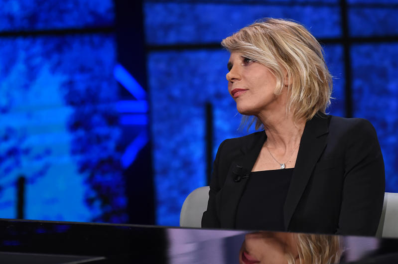 Sabrina Ferilli e Maria De Filippi, lite furiosa. Rapporto rotto Sabrina Ferilli e Maria De Filippi, lite furiosa. Rapporto rotto