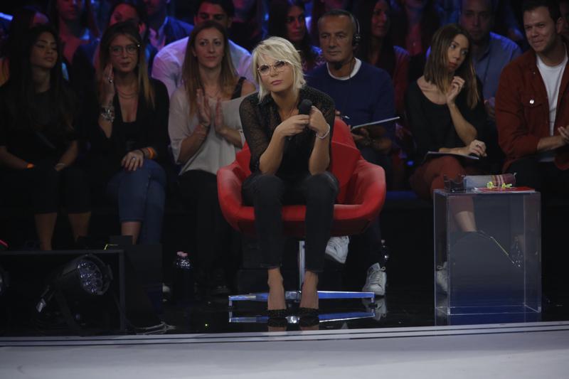 Sabrina Ferilli e Maria De Filippi, lite furiosa. Rapporto rotto Sabrina Ferilli e Maria De Filippi, lite furiosa. Rapporto rotto