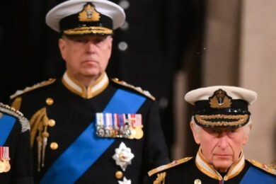 Re Carlo III gela Andrea: “È finita non sarai mai più un reale a pieno titolo”